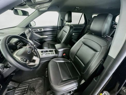 Used 2023 Ford Explorer XLT w/ Equipment Group 202A RWD image 13