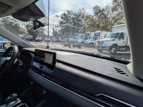 Used 2025 Mitsubishi Outlander SE image 30