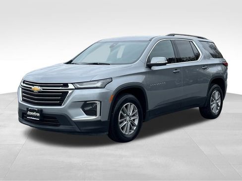 Used 2023 Chevrolet Traverse LT image 2