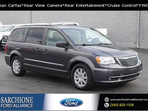 Used 2015 Chrysler Town & Country Touring image 1