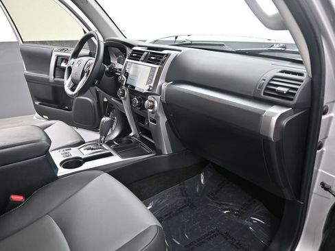 Used 2022 Toyota 4Runner SR5 Premium w/ Moonroof Package RWD image 25