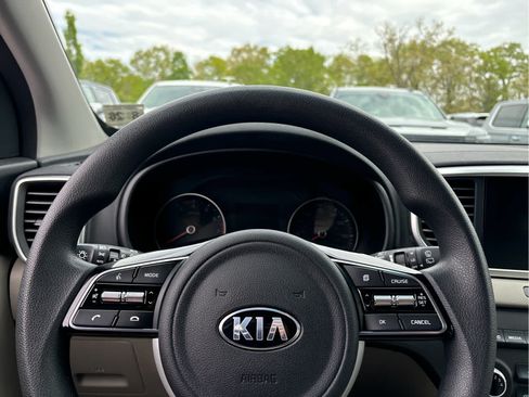 Used 2022 Kia Sportage LX AWD/4WD image 9