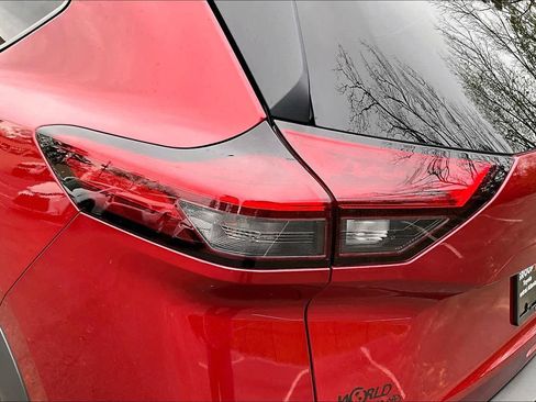 Used 2023 Nissan Rogue S image 27