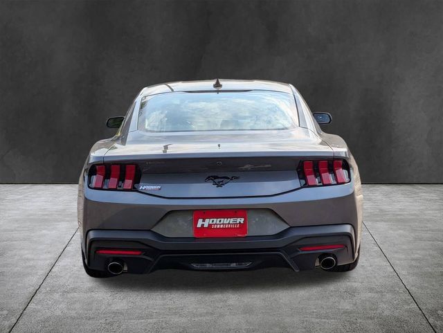 Used 2025 Ford Mustang Coupe RWD image 6