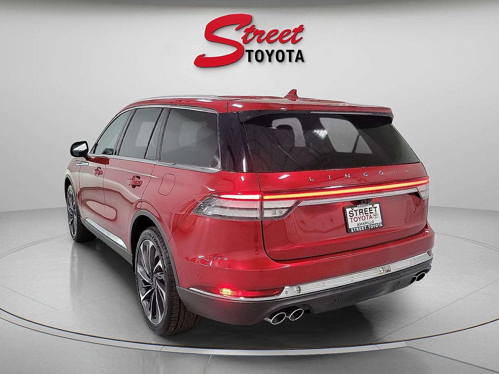 Used 2020 Lincoln Aviator Reserve w/ Equipment Group 202A AWD/4WD image 2