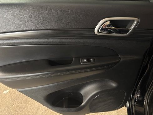 Used 2022 Jeep Grand Cherokee Laredo X image 20