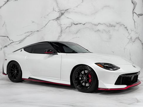 Used 2024 Nissan Z NISMO w/ Floor Mat Package RWD image 36