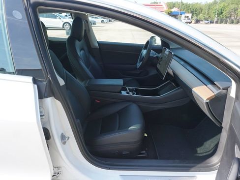 Used 2020 Tesla Model 3 Standard Range Plus RWD image 18