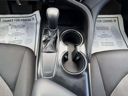 Used 2018 Toyota Camry LE FWD image 21
