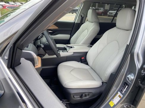 Used 2026 Toyota Grand Highlander FWD image 21
