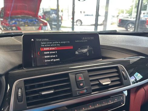 Used 2019 BMW 430i Coupe w/ M Sport Package RWD image 17