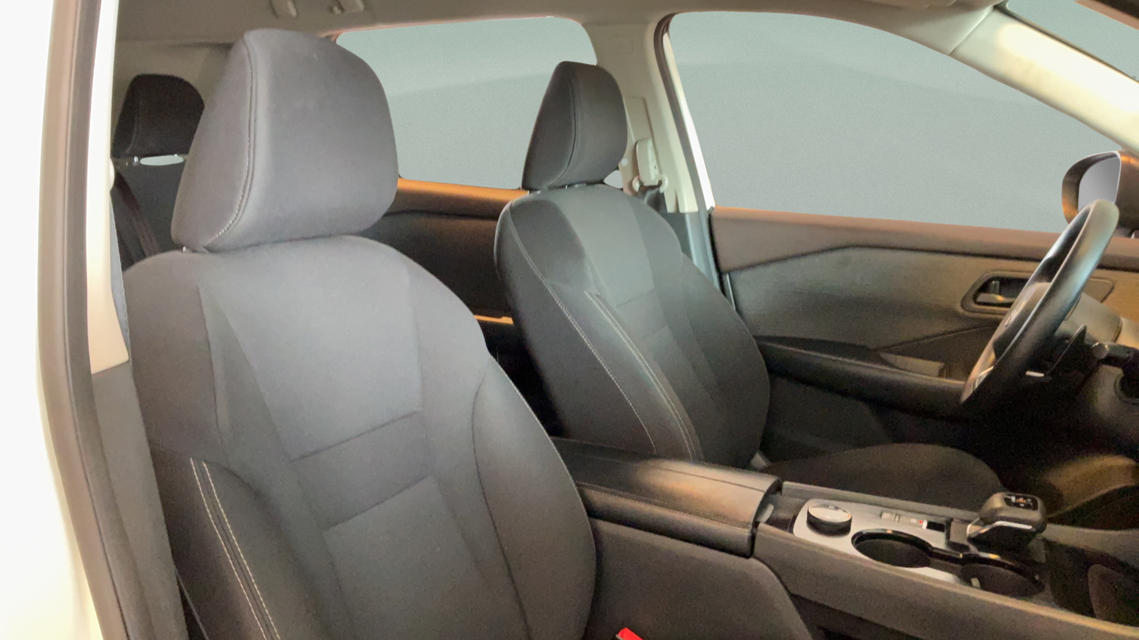 Used 2023 Nissan Rogue S AWD/4WD image 33