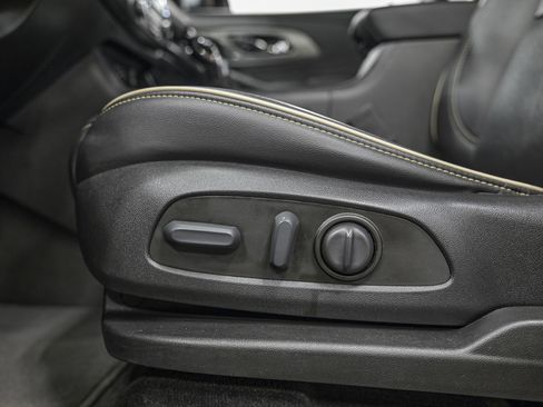 Used 2023 Chevrolet Traverse Premier image 13