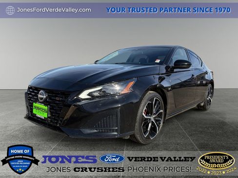 Used 2023 Nissan Altima 2.5 SR w/ SR Premium Package image 1