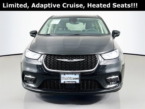 Used 2024 Chrysler Pacifica Limited image 2