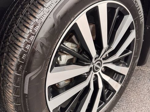 Used 2024 Nissan Pathfinder Platinum w/ Cargo Package image 36