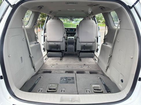Used 2019 Kia Sedona L FWD image 41