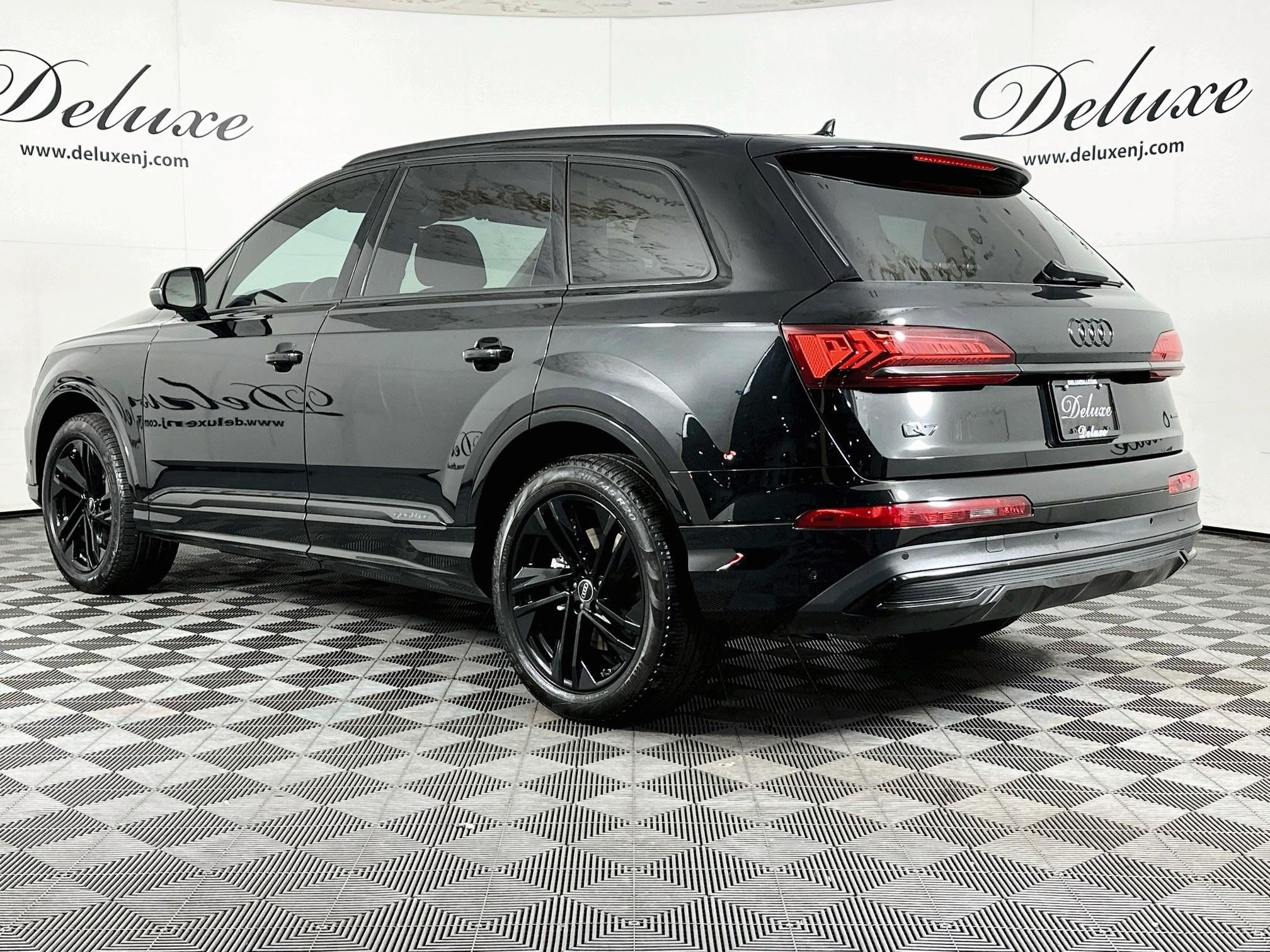 Used 2023 Audi Q7 3.0T Premium w/ Convenience Package AWD/4WD image 4