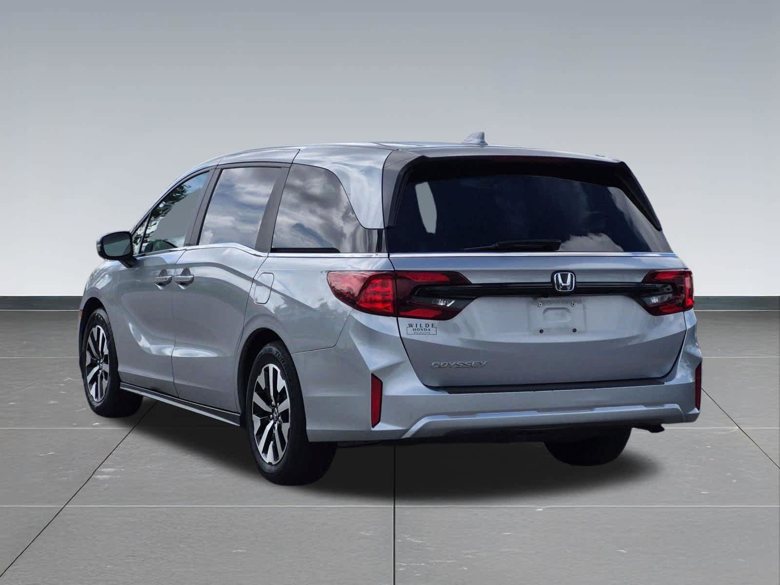 Certified 2025 Honda Odyssey EX-L image 3