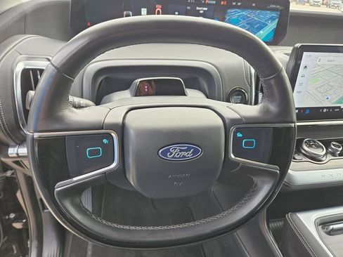 Used 2025 Ford Expedition Platinum AWD/4WD image 17
