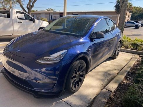 Used 2022 Tesla Model Y Long Range image 2