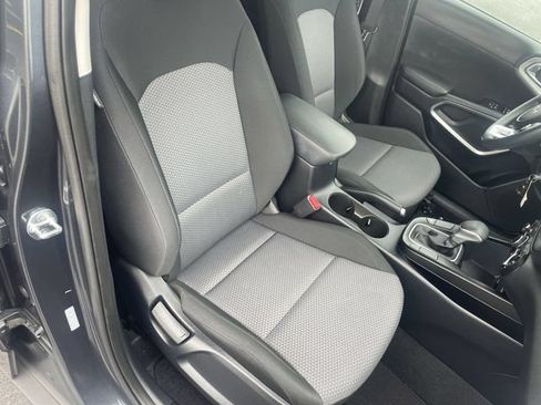 Used 2025 Kia Soul LX w/ LX Technology Package FWD image 40