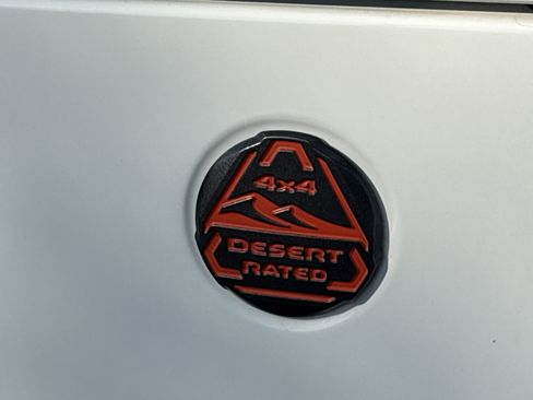 Used 2022 Jeep Gladiator Mojave AWD/4WD image 16