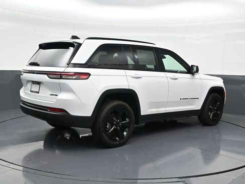 Used 2025 Jeep Grand Cherokee Limited w/ Black Appearance Package RWD image 5