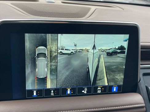 Used 2023 Chevrolet Suburban High Country image 14