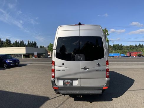 Used 2016 Mercedes-Benz Sprinter 2500 image 4
