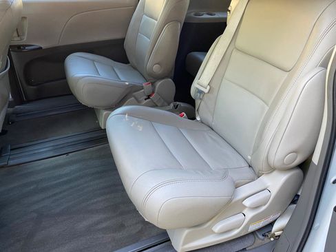 Used 2015 Toyota Sienna XLE Premium FWD image 38