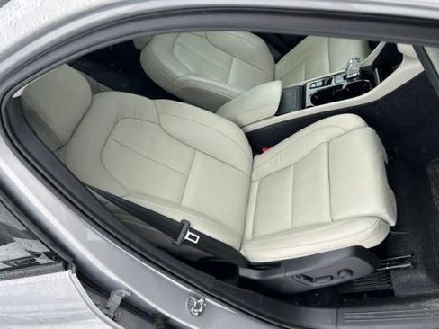 Used 2023 Volvo XC40 B5 Plus w/ Climate Package image 9