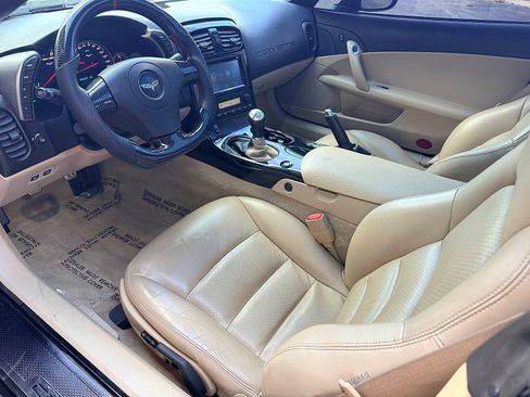 Used 2005 Chevrolet Corvette Coupe w/ Preferred Equipment Group RWD image 16