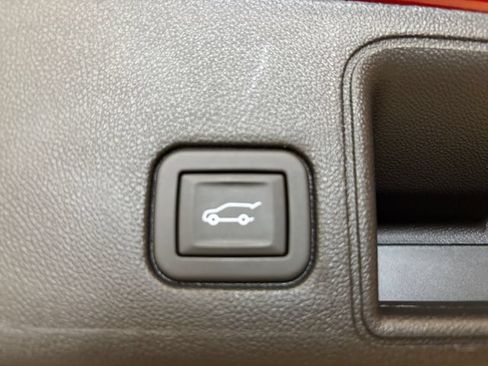 Used 2024 GMC Terrain SLT AWD/4WD image 25