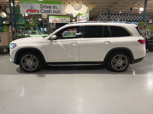 Used 2023 Mercedes-Benz GLS 450 4MATIC image 9