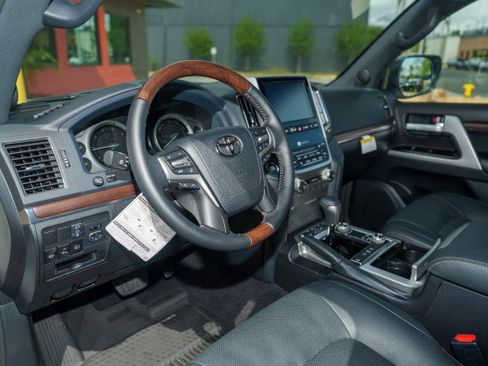 Used 2020 Toyota Land Cruiser Heritage Edition AWD/4WD image 10