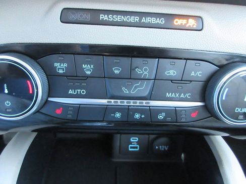 Used 2022 Ford Escape Titanium image 31