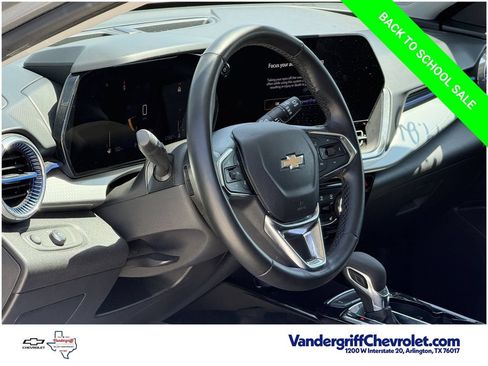 Used 2025 Chevrolet Trax LT w/ LT Convenience Package FWD image 10