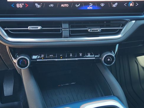 New 2026 Chevrolet Equinox EV LT image 14