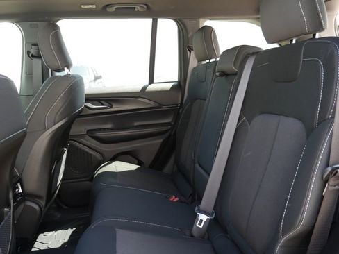 Used 2025 Jeep Grand Cherokee Laredo X w/ Luxury Tech Group I AWD/4WD image 27