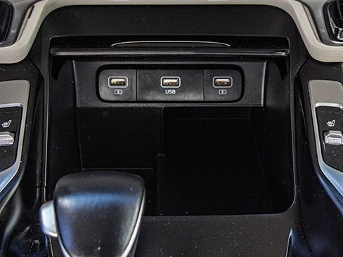 Used 2021 Kia Sorento S image 19