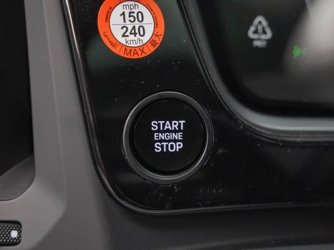 Certified 2025 Porsche Cayenne Coupe image 25