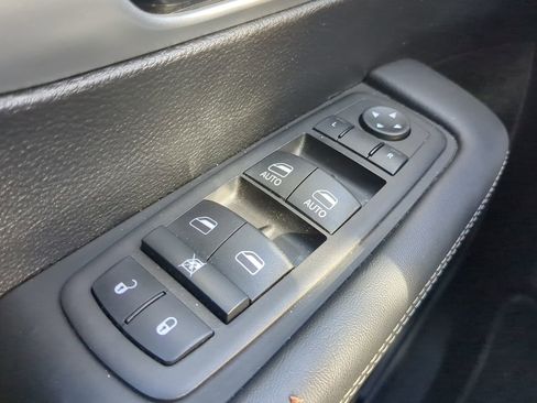 Used 2023 Chrysler Pacifica Touring-L w/ S Appearance Package image 19