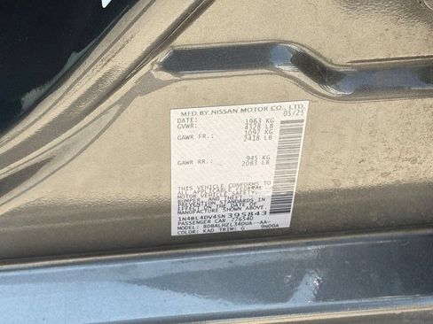 Used 2025 Nissan Altima 2.5 SV FWD image 13