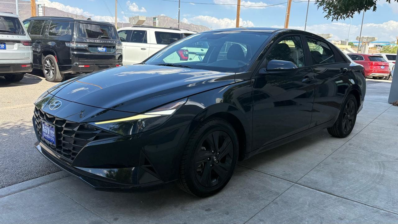 Used 2023 Hyundai Elantra SEL FWD image 13