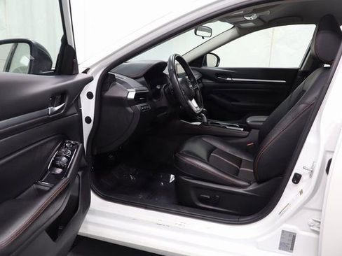 Used 2024 Nissan Altima 2.5 SR image 10