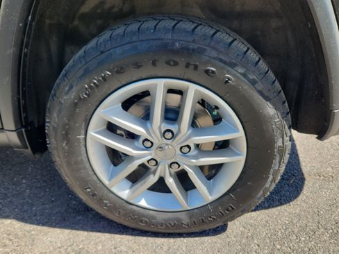 Used 2018 Jeep Grand Cherokee Laredo AWD/4WD image 26
