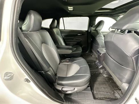 Used 2021 Toyota Highlander XSE AWD/4WD image 29