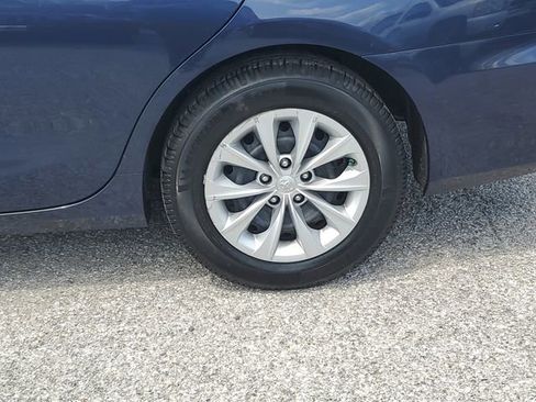 Used 2016 Toyota Camry LE FWD image 9