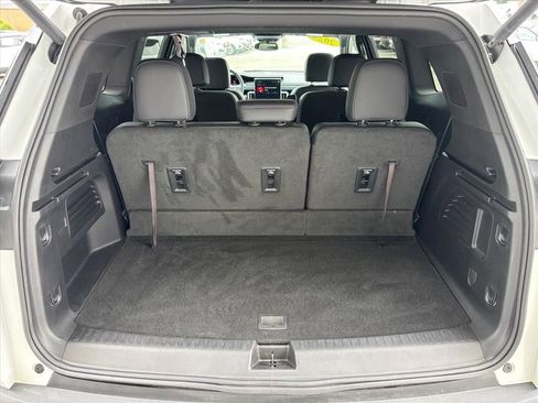 Used 2024 GMC Acadia Elevation w/ Luxury Package FWD image 3